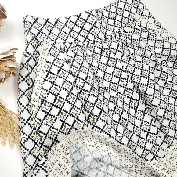 Loft Off White Blue Green Patterned Pocketed Skirt Sz 2 - Picture 2 of 12